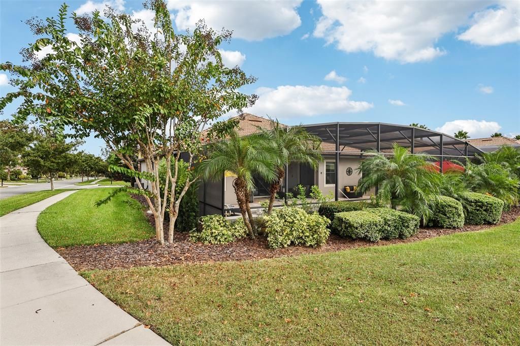 Active With Contract: $595,000 (3 beds, 3 baths, 2571 Square Feet)