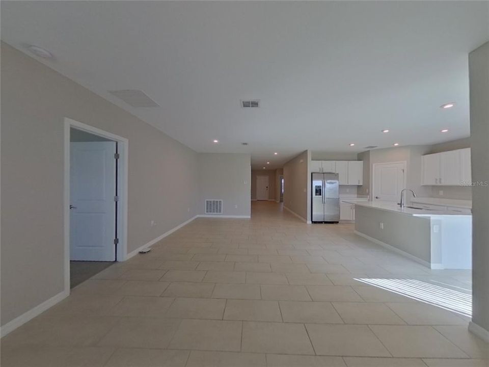 合同活跃: $1,879 (4 贝兹, 2 浴室, 1848 平方英尺)