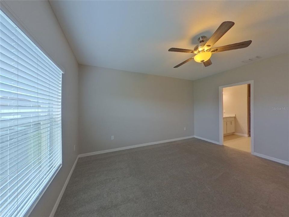 合同活跃: $1,879 (4 贝兹, 2 浴室, 1848 平方英尺)