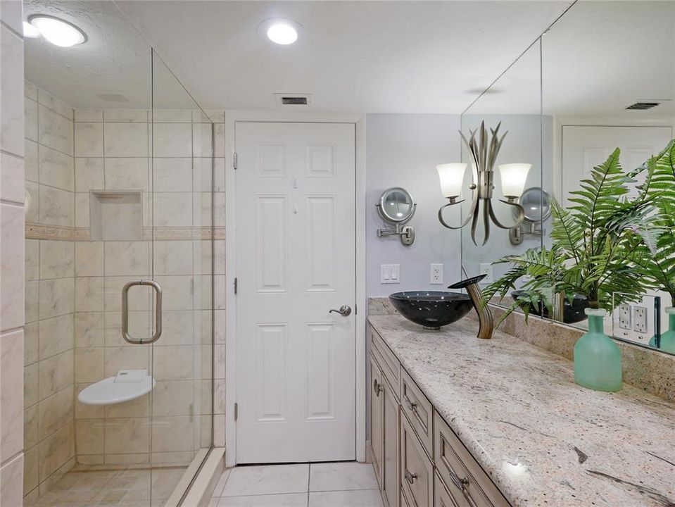 待售: $985,000 (2 贝兹, 2 浴室, 1555 平方英尺)