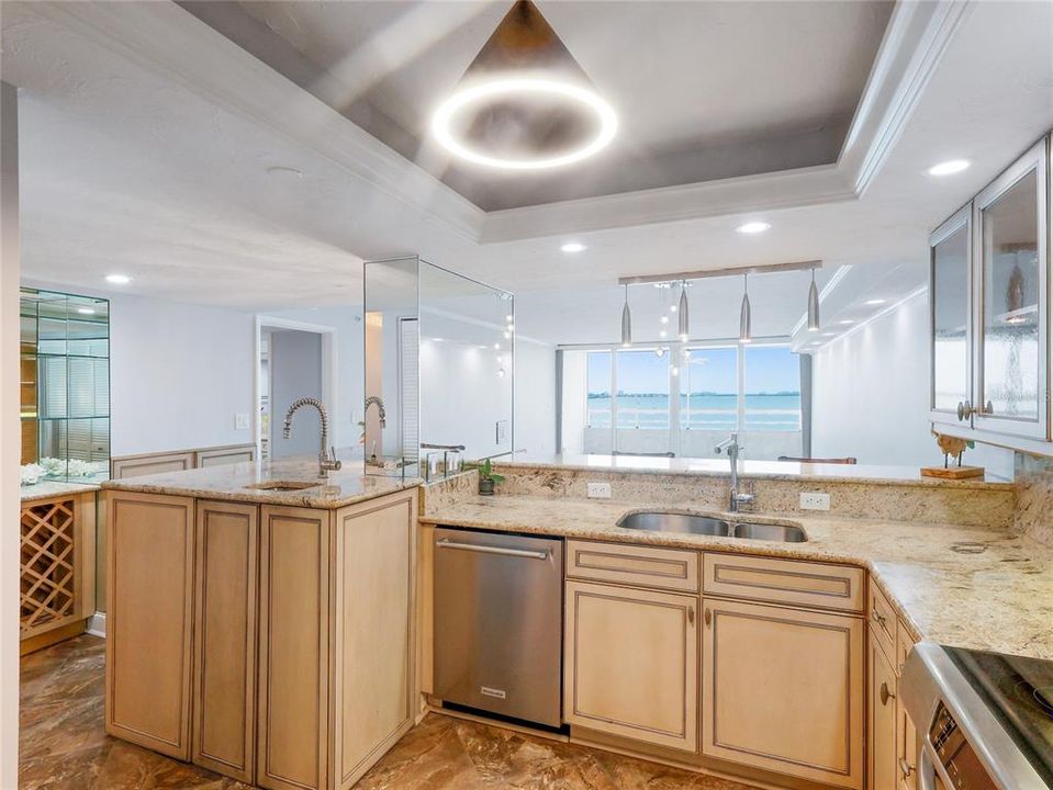 待售: $985,000 (2 贝兹, 2 浴室, 1555 平方英尺)