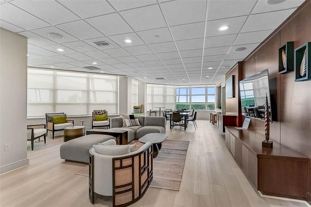 待售: $985,000 (2 贝兹, 2 浴室, 1555 平方英尺)