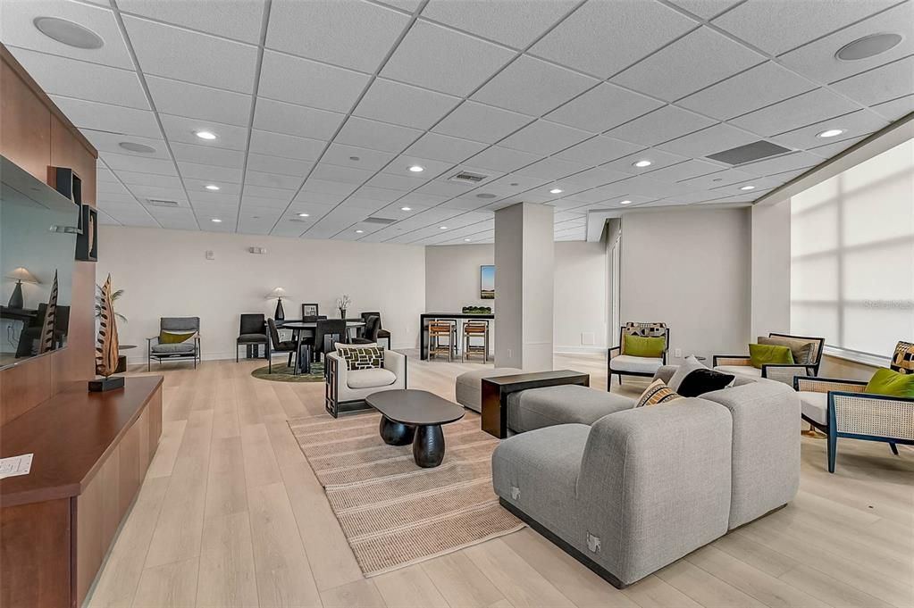 待售: $985,000 (2 贝兹, 2 浴室, 1555 平方英尺)