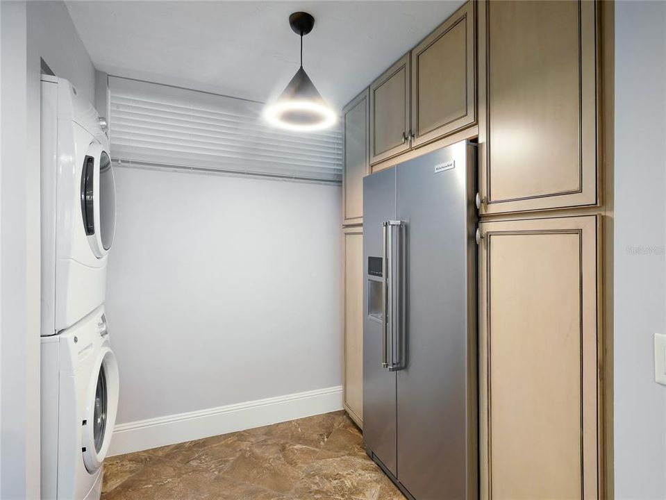 待售: $985,000 (2 贝兹, 2 浴室, 1555 平方英尺)