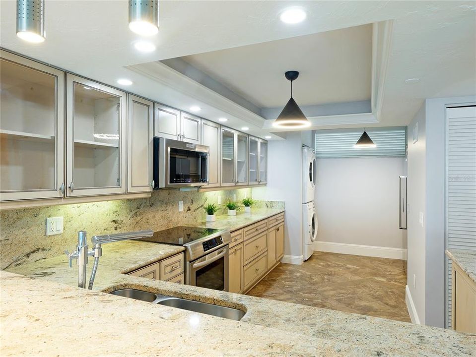 待售: $985,000 (2 贝兹, 2 浴室, 1555 平方英尺)