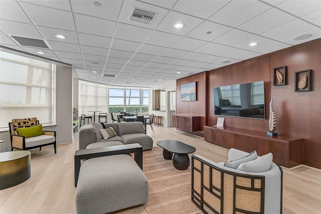 待售: $985,000 (2 贝兹, 2 浴室, 1555 平方英尺)