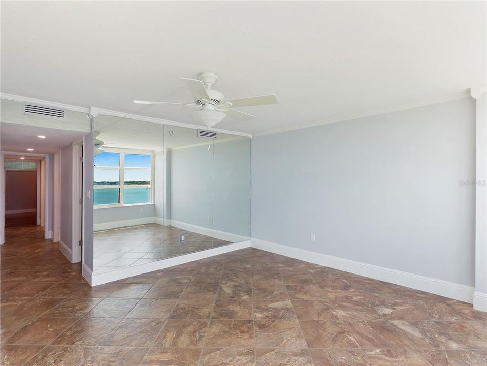 待售: $985,000 (2 贝兹, 2 浴室, 1555 平方英尺)