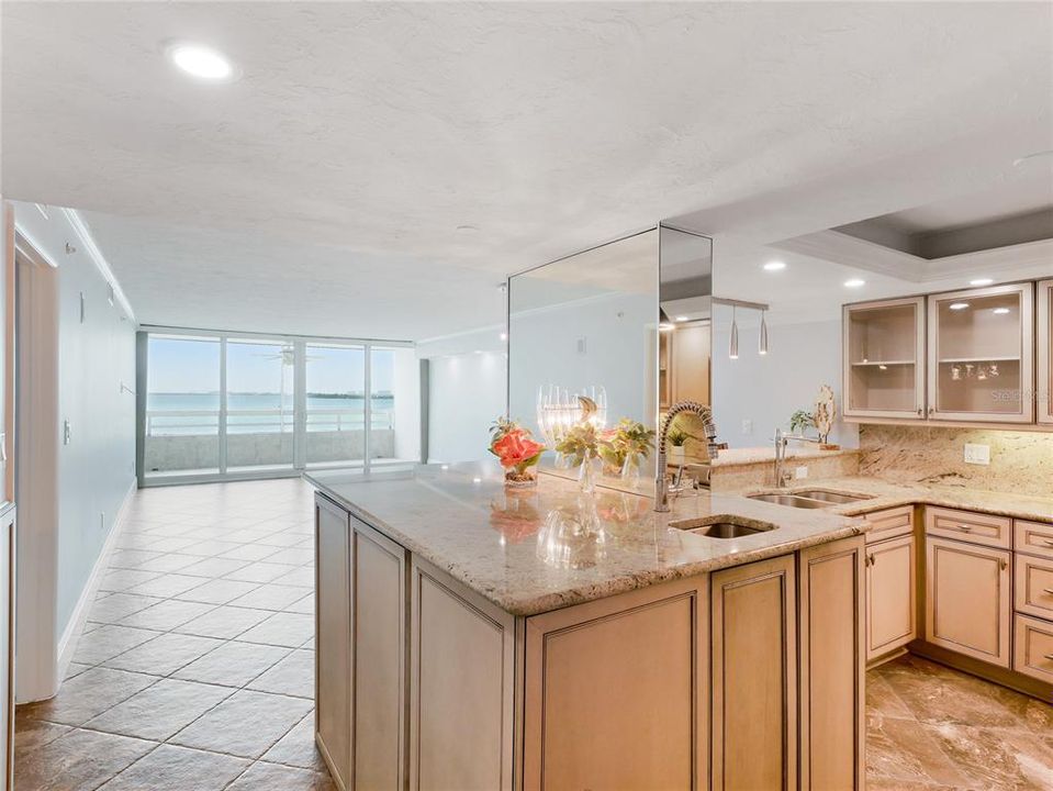 待售: $985,000 (2 贝兹, 2 浴室, 1555 平方英尺)