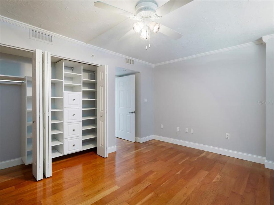 待售: $985,000 (2 贝兹, 2 浴室, 1555 平方英尺)