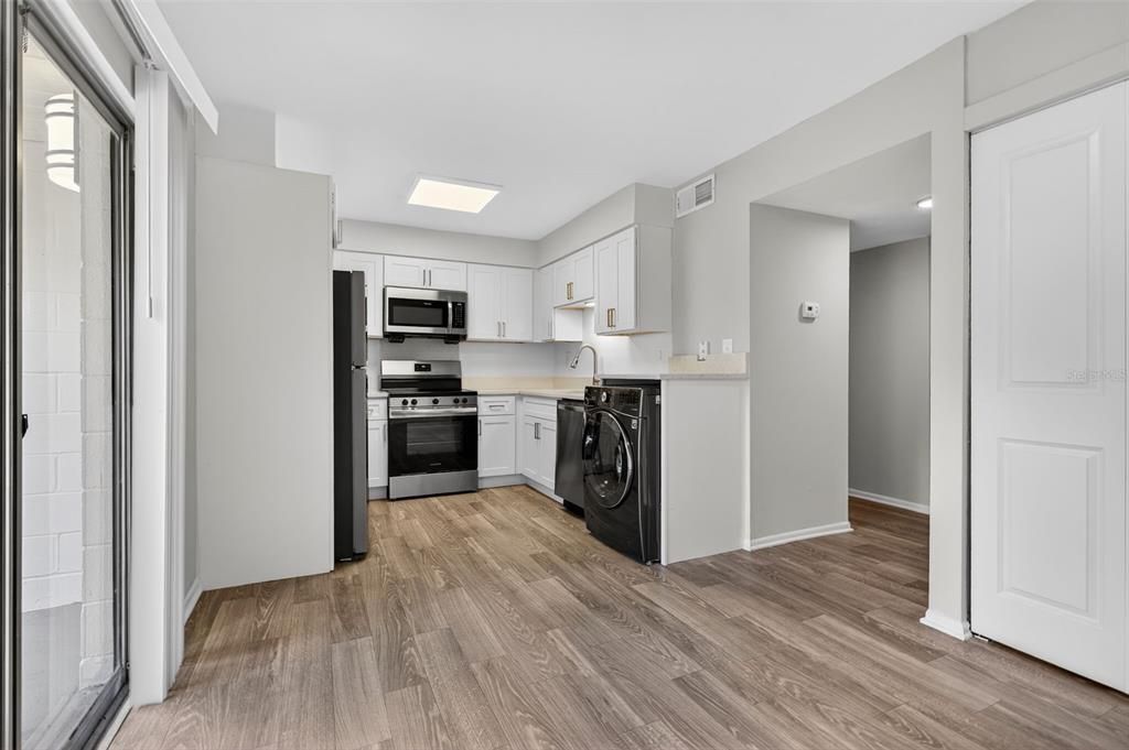 В аренду: $2,756 (3 спален, 1 ванн, 1211 Квадратных фут)