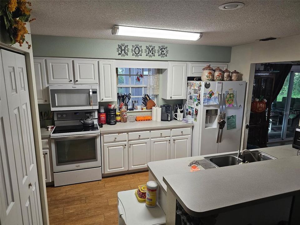 待售: $999,900 (3 贝兹, 2 浴室, 2600 平方英尺)