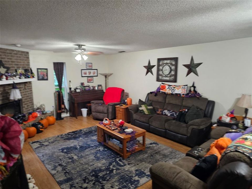 待售: $999,900 (3 贝兹, 2 浴室, 2600 平方英尺)