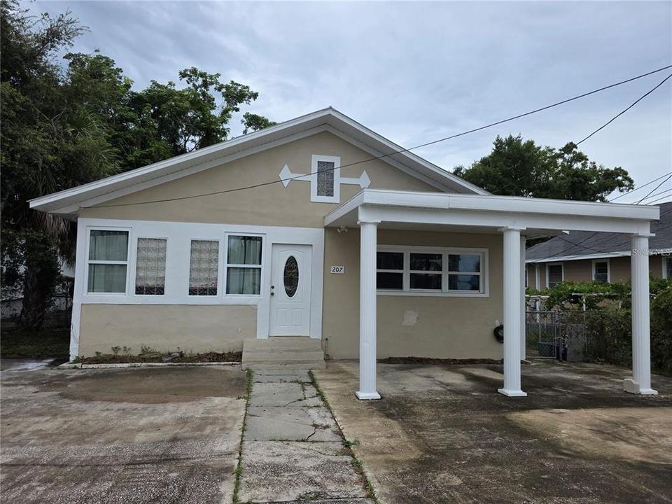 Recently Sold: $210,000 (2 beds, 1 baths, 891 Square Feet)