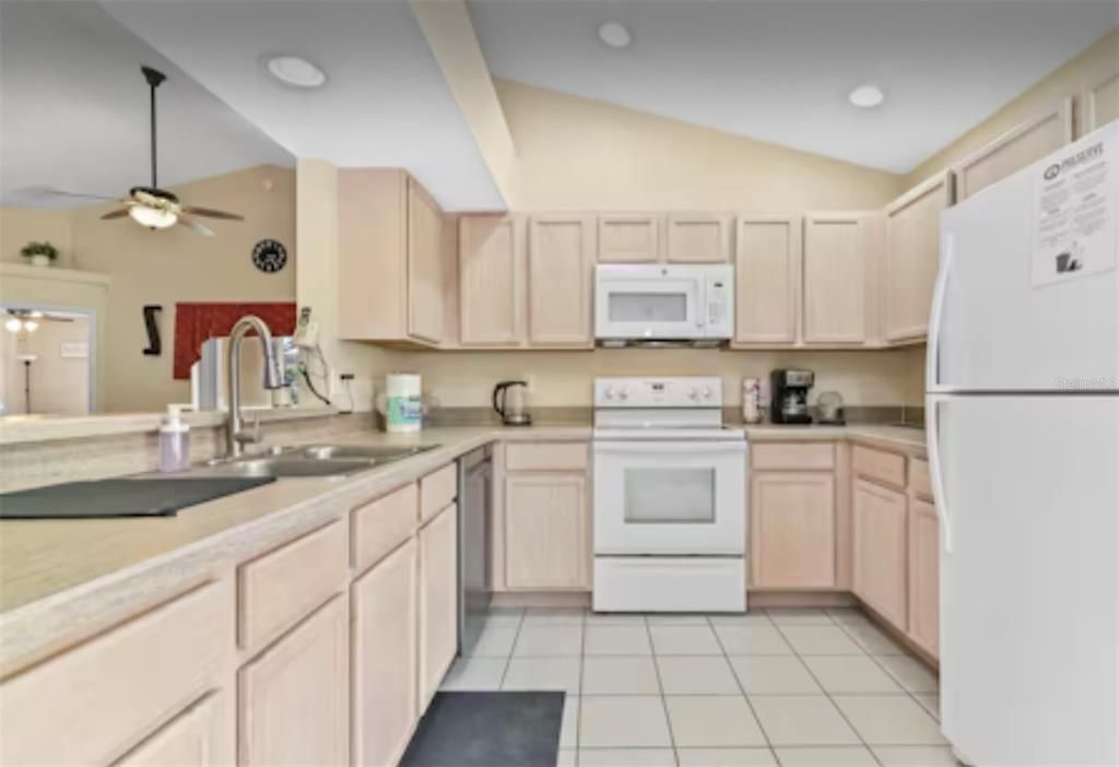 En Renta: $2,500 (4 camas, 3 baños, 1700 Pies cuadrados)