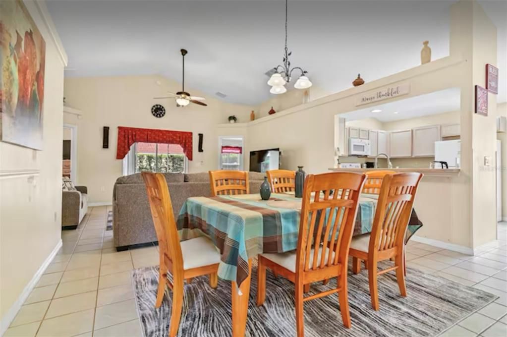 En Renta: $2,500 (4 camas, 3 baños, 1700 Pies cuadrados)