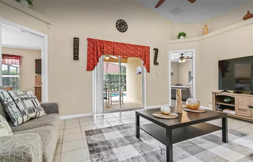 En Renta: $2,500 (4 camas, 3 baños, 1700 Pies cuadrados)