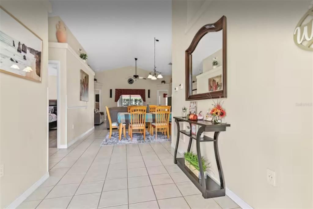 En Renta: $2,500 (4 camas, 3 baños, 1700 Pies cuadrados)