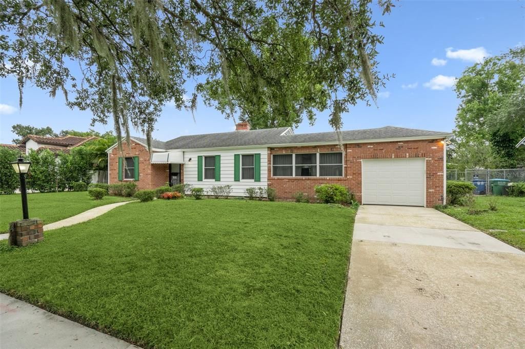 Active With Contract: $479,000 (2 beds, 1 baths, 1182 Square Feet)