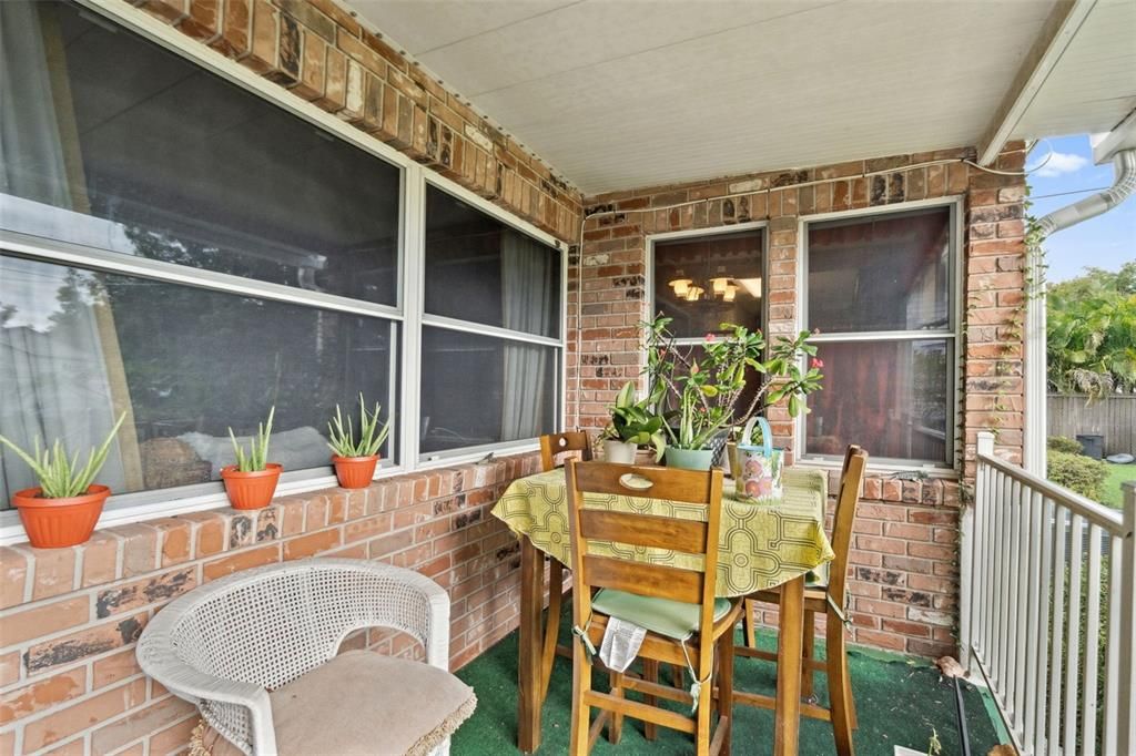 Active With Contract: $479,000 (2 beds, 1 baths, 1182 Square Feet)