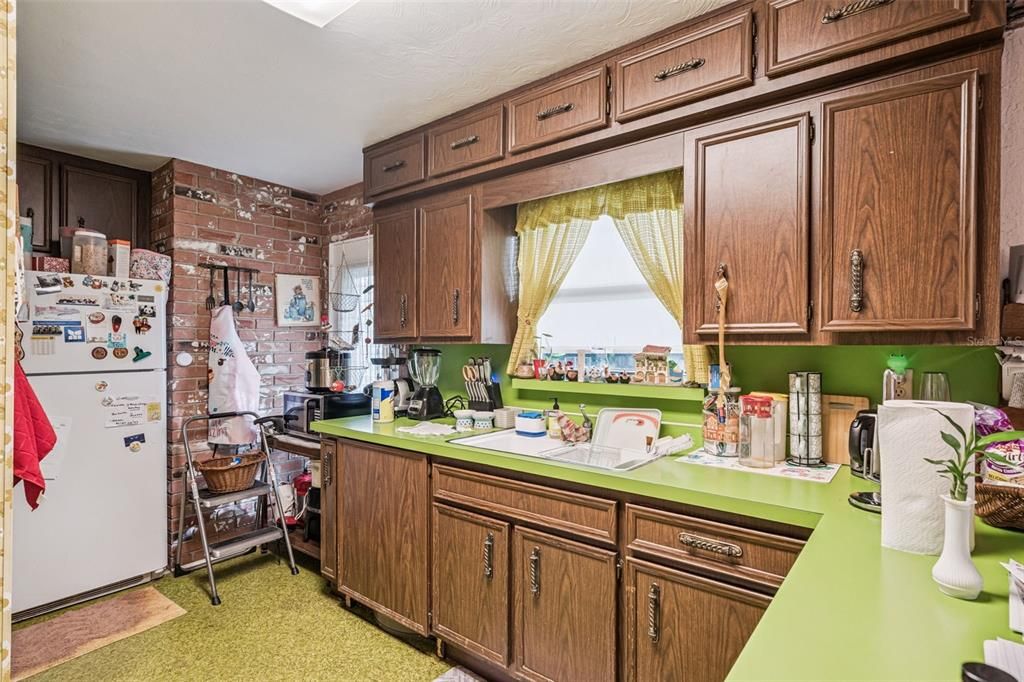 Active With Contract: $479,000 (2 beds, 1 baths, 1182 Square Feet)