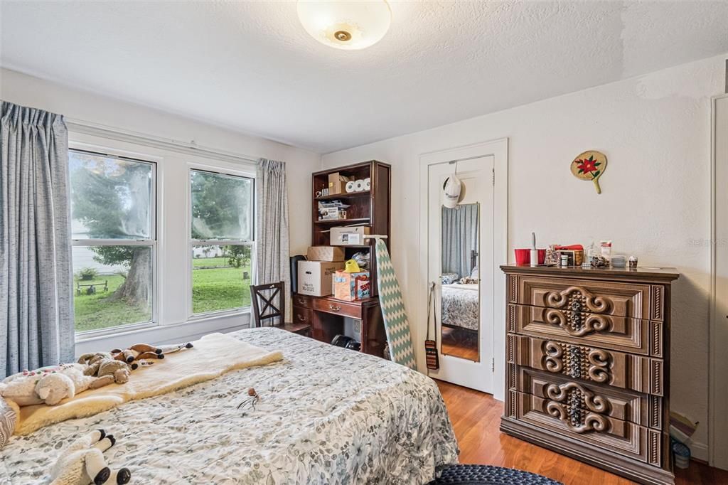 Active With Contract: $479,000 (2 beds, 1 baths, 1182 Square Feet)