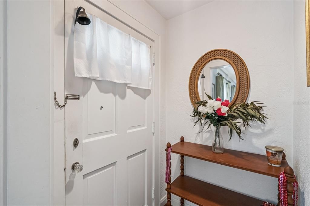 Active With Contract: $479,000 (2 beds, 1 baths, 1182 Square Feet)