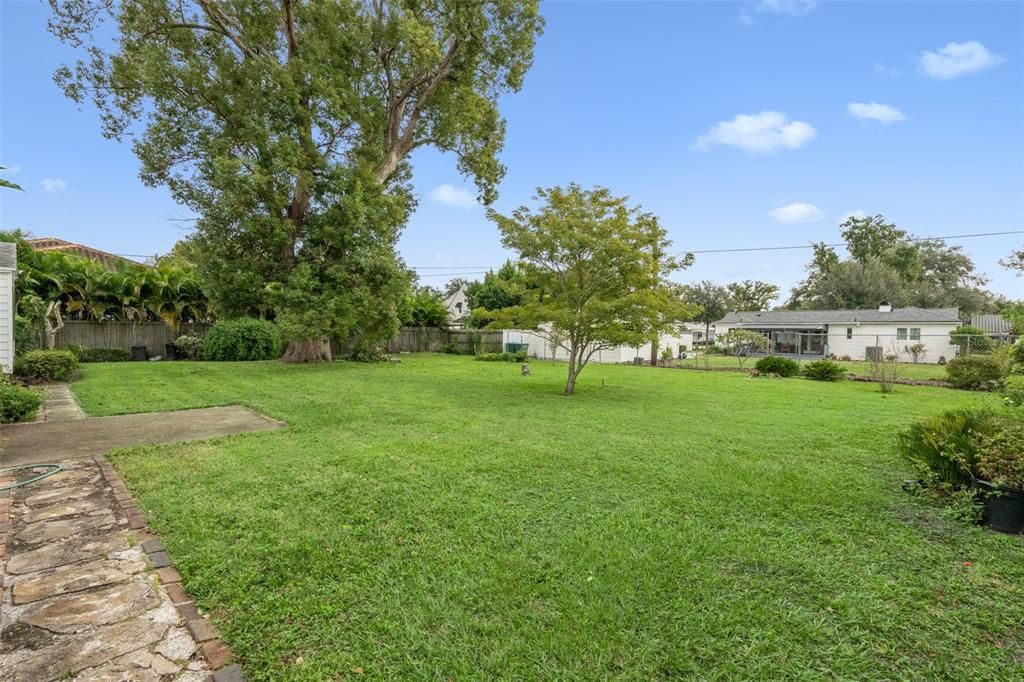 Active With Contract: $479,000 (2 beds, 1 baths, 1182 Square Feet)