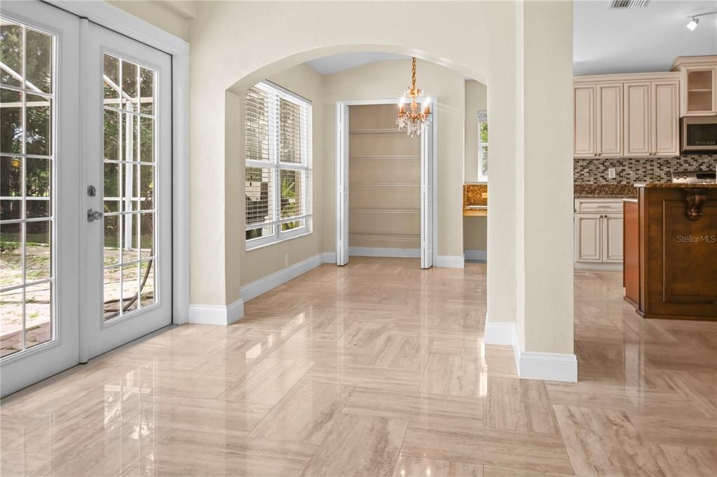 На продажу: $649,900 (4 спален, 2 ванн, 2130 Квадратных фут)