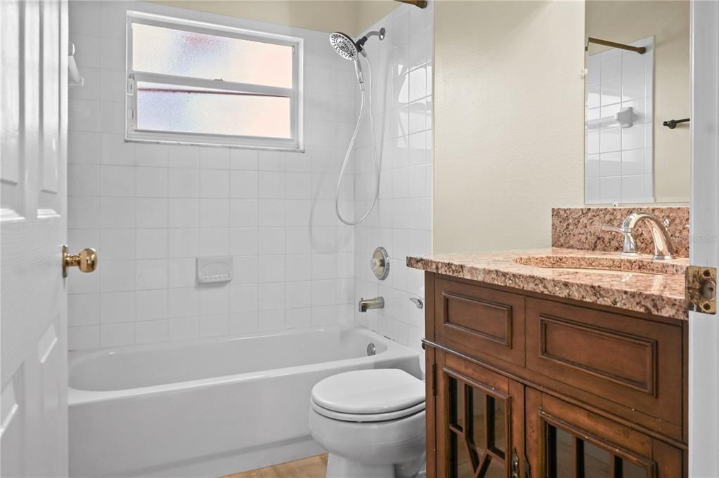 На продажу: $649,900 (4 спален, 2 ванн, 2130 Квадратных фут)