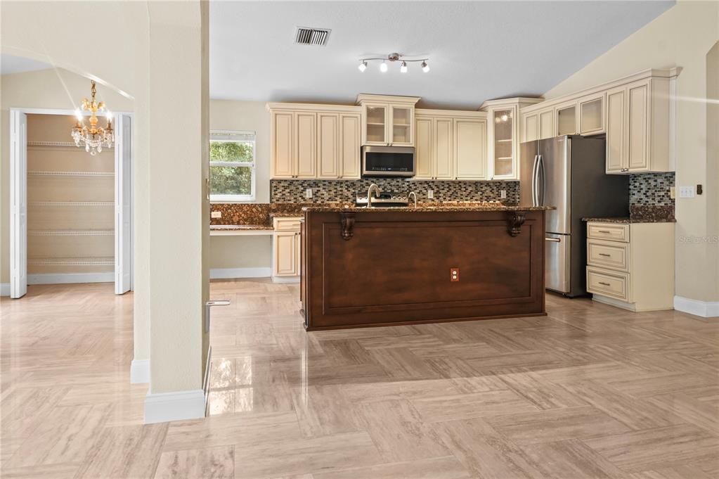 На продажу: $649,900 (4 спален, 2 ванн, 2130 Квадратных фут)