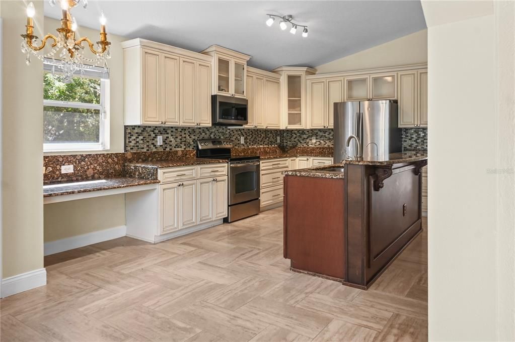 На продажу: $649,900 (4 спален, 2 ванн, 2130 Квадратных фут)