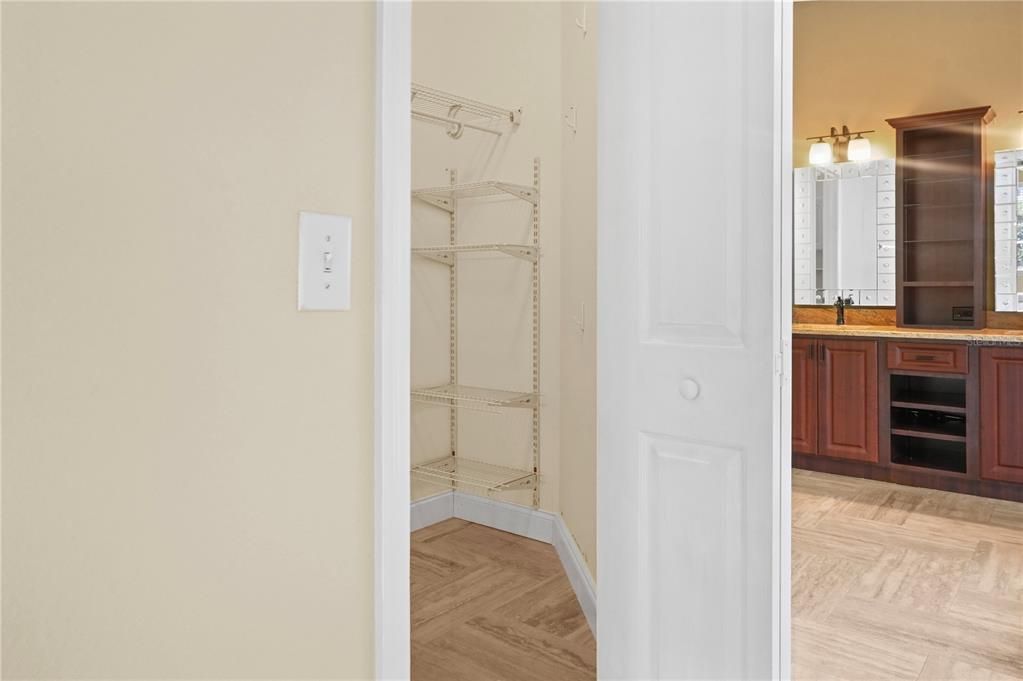 На продажу: $649,900 (4 спален, 2 ванн, 2130 Квадратных фут)