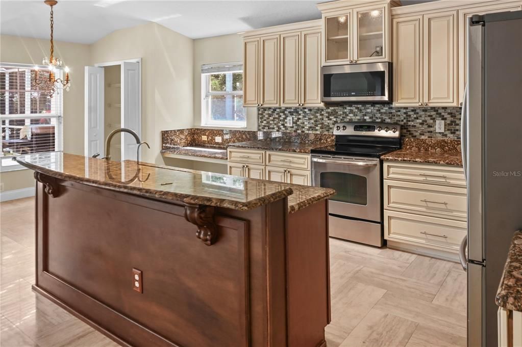 На продажу: $649,900 (4 спален, 2 ванн, 2130 Квадратных фут)