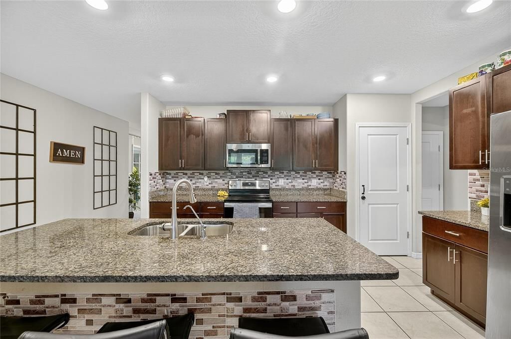 For Sale: $585,000 (6 beds, 3 baths, 3362 Square Feet)