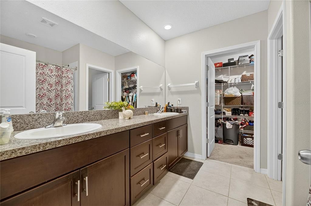 For Sale: $585,000 (6 beds, 3 baths, 3362 Square Feet)