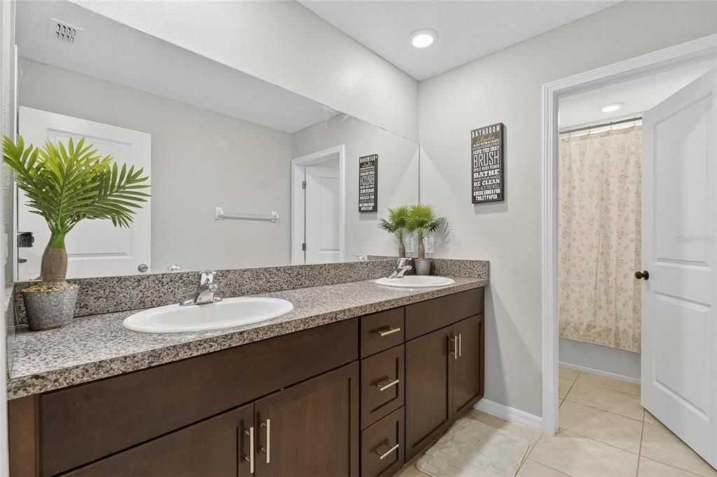 For Sale: $585,000 (6 beds, 3 baths, 3362 Square Feet)