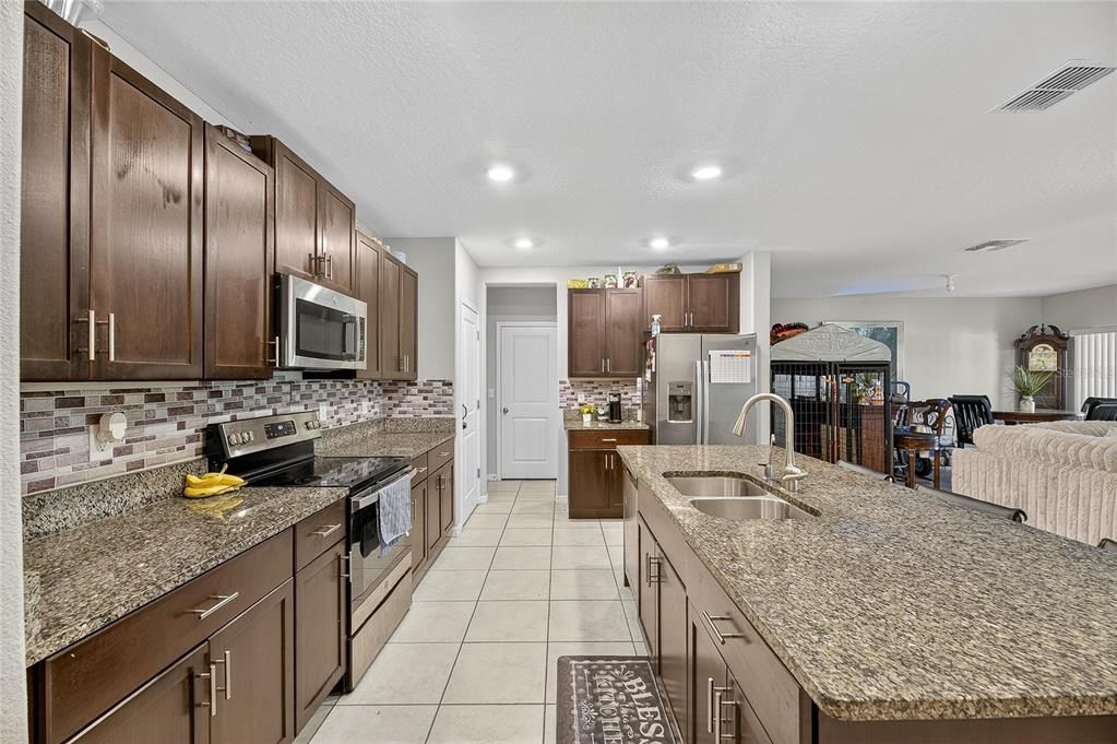 For Sale: $585,000 (6 beds, 3 baths, 3362 Square Feet)