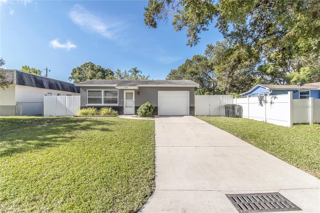 Recently Rented: $2,500 (3 beds, 1 baths, 1027 Square Feet)