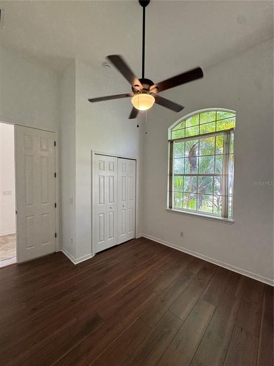 For Rent: $2,600 (4 beds, 2 baths, 1941 Square Feet)