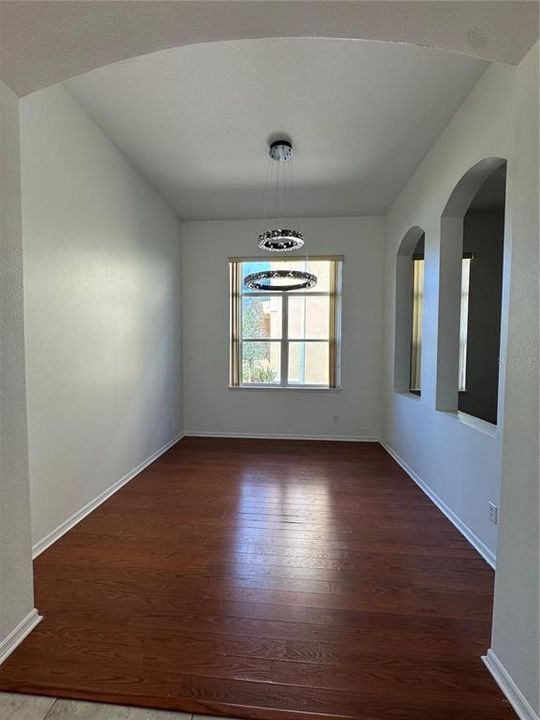 For Rent: $2,600 (4 beds, 2 baths, 1941 Square Feet)