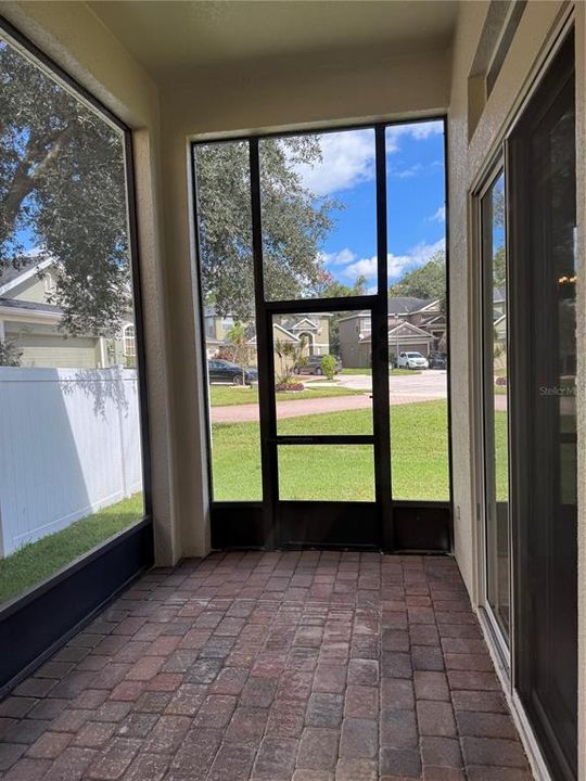 For Rent: $2,600 (4 beds, 2 baths, 1941 Square Feet)