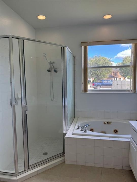 For Rent: $2,600 (4 beds, 2 baths, 1941 Square Feet)