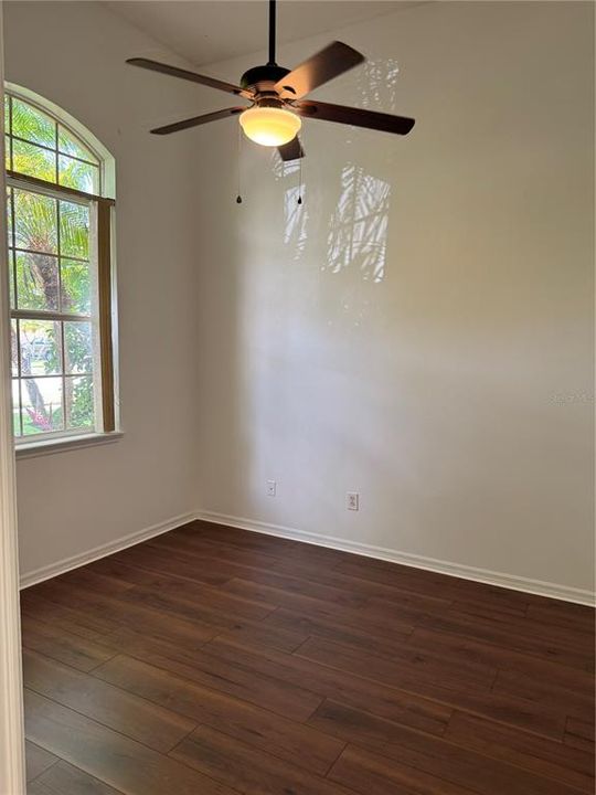 For Rent: $2,600 (4 beds, 2 baths, 1941 Square Feet)