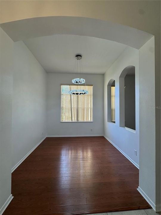 For Rent: $2,600 (4 beds, 2 baths, 1941 Square Feet)