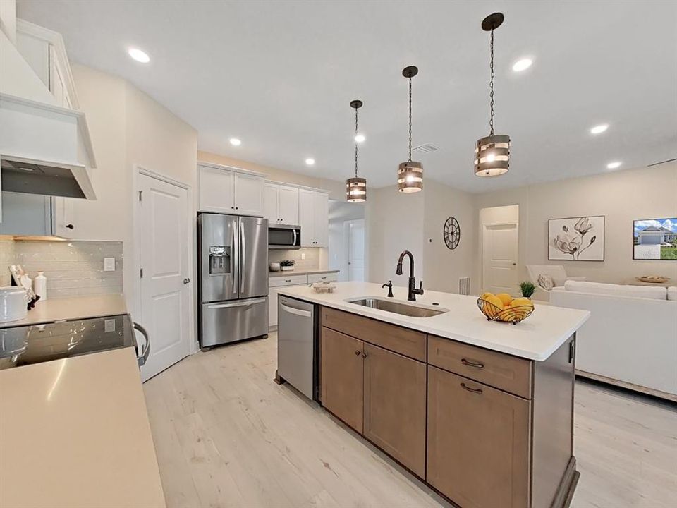 На продажу: $445,900 (3 спален, 2 ванн, 2001 Квадратных фут)