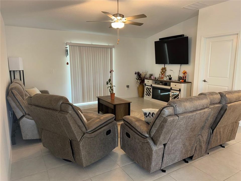 For Sale: $360,000 (4 beds, 2 baths, 1809 Square Feet)