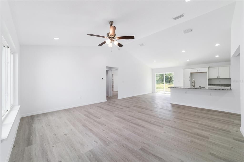 For Sale: $299,900 (4 beds, 2 baths, 1715 Square Feet)