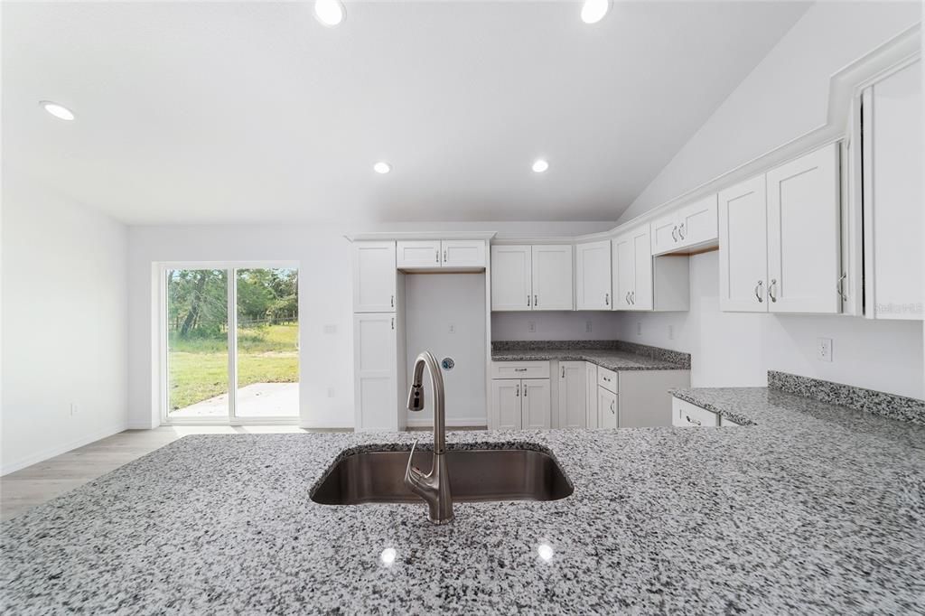 For Sale: $299,900 (4 beds, 2 baths, 1715 Square Feet)