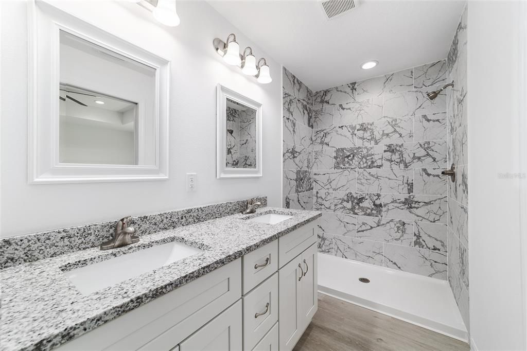 For Sale: $299,900 (4 beds, 2 baths, 1715 Square Feet)