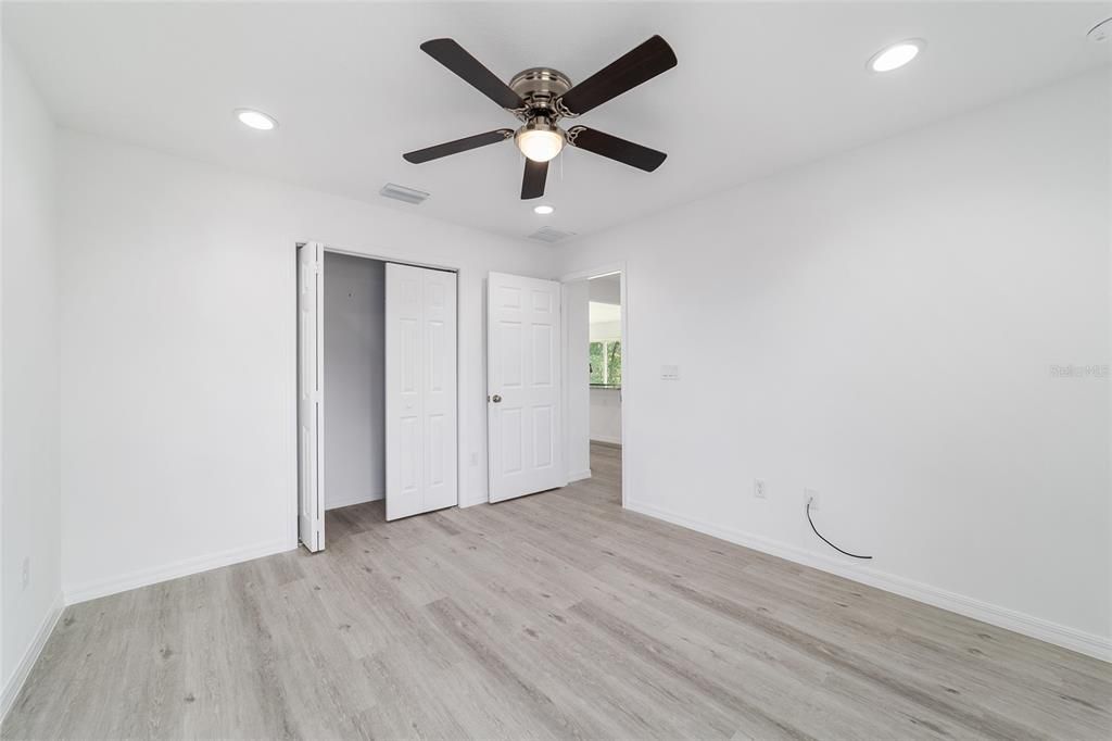 For Sale: $299,900 (4 beds, 2 baths, 1715 Square Feet)